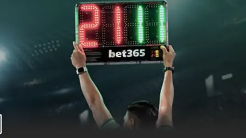 新疆和田：多策并举构筑防沙屏障，打造沙漠“绿色银行”